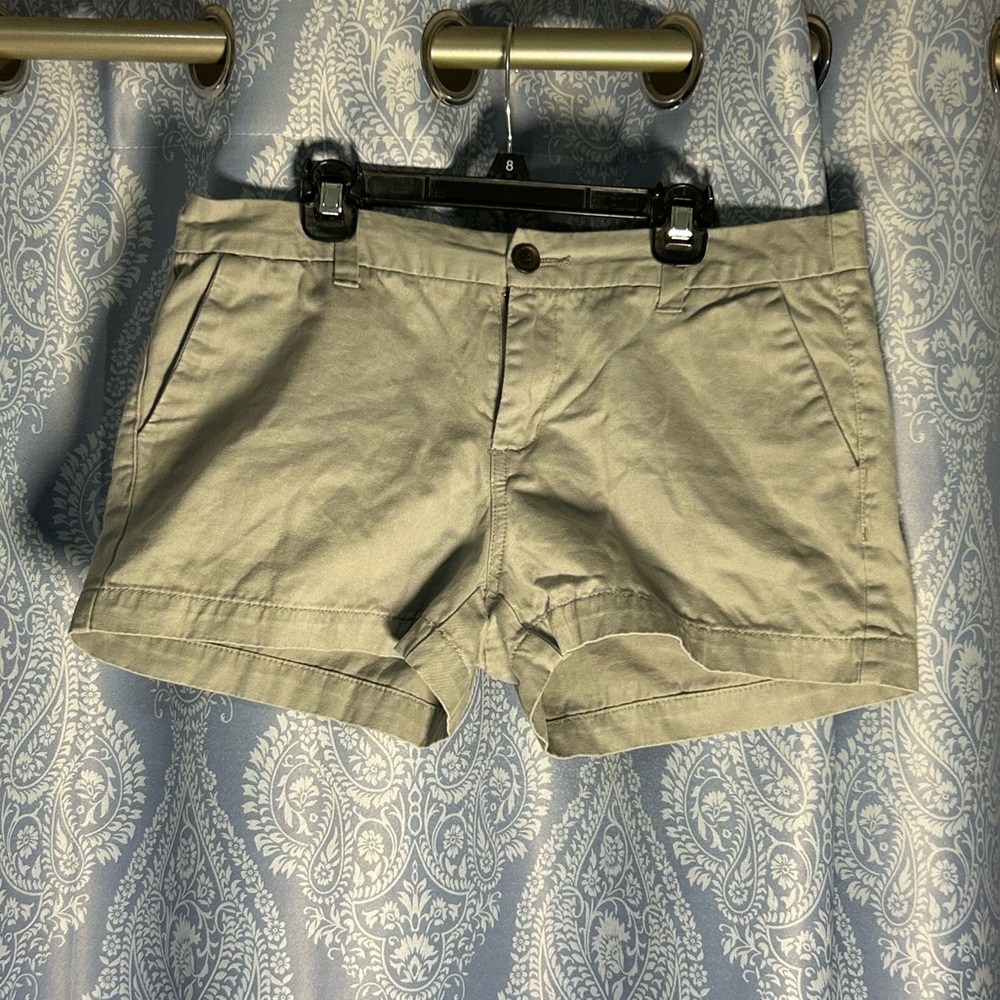 Merona Women’s Light Tan/Khaki Shorts – Size 8 – Good Used Condition